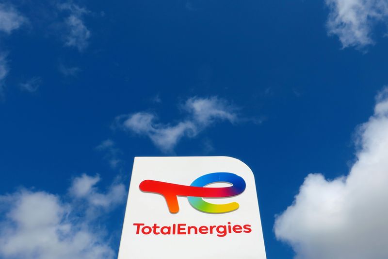&copy; Reuters. FILE PHOTO: The logo of French oil and gas company TotalEnergies is seen at a petrol station in Ressons, France, August 6, 2021. REUTERS/Pascal Rossignol