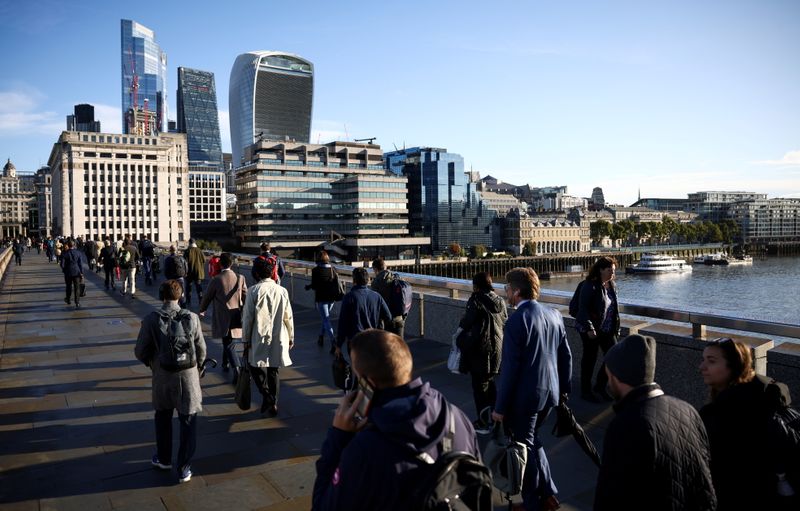 &copy; Reuters. FILE PHOTO: A person stands on the London Bridge during the morning rush hour in London, Britain, October 4, 2021. REUTERS/Henry Nicholls