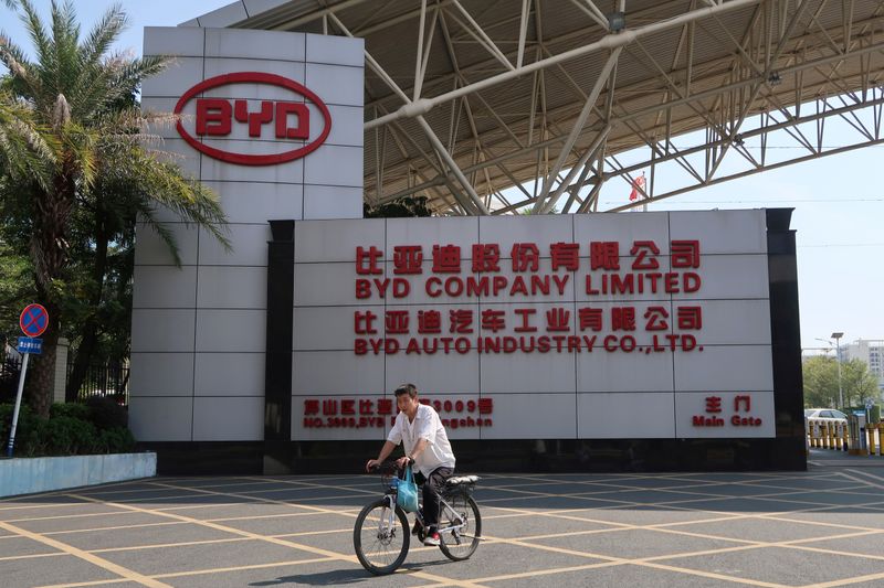 &copy; Reuters. FILE PHOTO: A man cycles past an entrance to the headquarters of Chinese electric car maker BYD in Shenzhen's Pingshan district, Guangdong province, China October 25, 2019. REUTERS/Yilei Sun