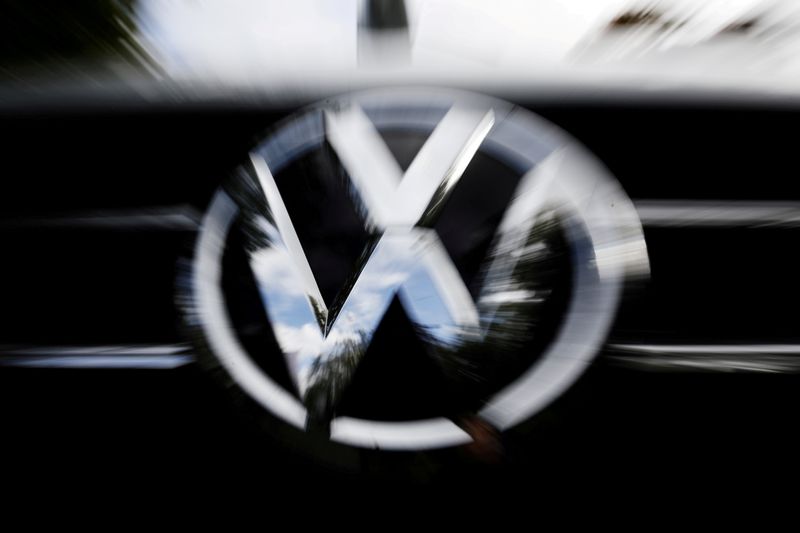 © Reuters. FILE PHOTO: The VW logo is seen at the site of the first hearing of a consumer group's class action suit on behalf of Volkswagen owners against VW over the diesel emissions cheating scandal, at the Higher Regional Court in Braunschweig, Germany, September 30, 2019.     REUTERS/Michele Tantussi