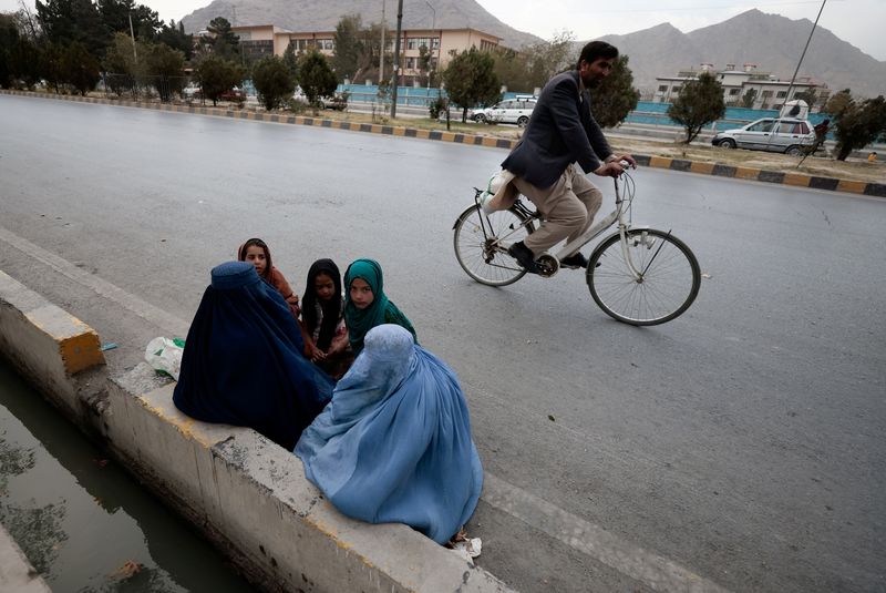 U.N. urgently needs cash in Afghanistan, but struggles for solution