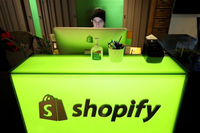 &copy; Reuters. FILE PHOTO: An employee works at Shopify's headquarters in Ottawa, Ontario, Canada, October 22, 2018. REUTERS/Chris Wattie