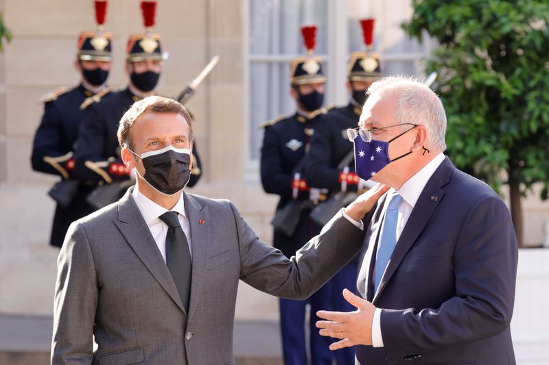 &copy; Reuters. FILE PHOTO: French President Emmanuel Macron welcomes Australian Prime Minister Scott Morrison in front of the Elysee Palace in Paris, France, June 15, 2021. REUTERS/Pascal Rossignol/File Photo
