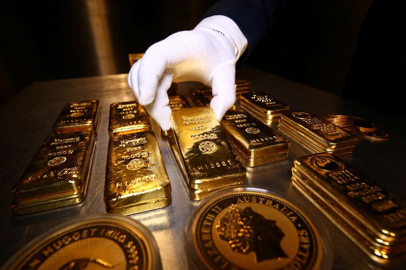 &copy; Reuters. Imagen de archivo de lingotes y monedas de oro en la firma Pro Aurum de Múnich, Alemania. 14 agosto 2019. REUTERS/Michael Dalder