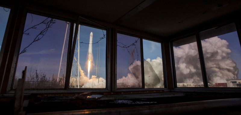 © Reuters. FILE PHOTO: The Northrop Grumman Antares rocket, with Cygnus resupply spacecraft onboard, launches from Pad-0A, at NASA's Wallops Flight Facility in Virginia, U.S., April 17, 2019. NASA/Bill Ingalls/Handout via REUTERS