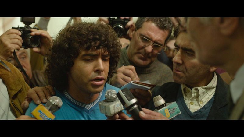 &copy; Reuters. Ator Nazareno Casero, que interpreta Diego Maradona na série da Amazon Prime Video "Maradona: um sonho bendito" aparece em cena da produção
27/10/2021 Cortesia da Amazon.com Services LLC/Divulgação via REUTERS