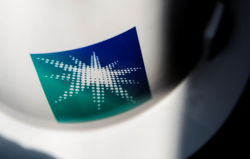 &copy; Reuters. FILE PHOTO: A helmet with logo of Saudi Aramco is pictured at the oil facility in Abqaiq, Saudi Arabia October 12, 2019. REUTERS/Maxim Shemetov