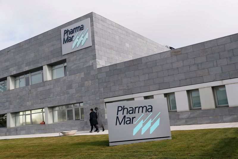 &copy; Reuters. FOTO DE ARCHIVO: El logotipo de PharmaMar en Colmenar Viejo