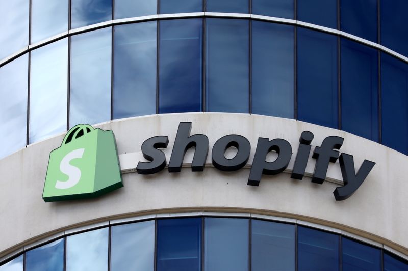 © Reuters. Logotipo do Shopify é visto fora de sua sede em Ottawa, Ontário, Canadá
28/09/2018
REUTERS/Chris Wattie/