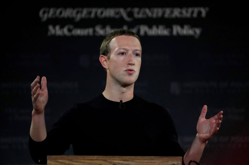 &copy; Reuters. Foto de archivo. El presidente y director ejecutivo de Facebook, Mark Zuckerberg, se dirige a la audiencia  en un foro organizado por el Instituto de Política y Servicio Público de la Universidad de Georgetown (GU Politics) y la Escuela de Políticas P