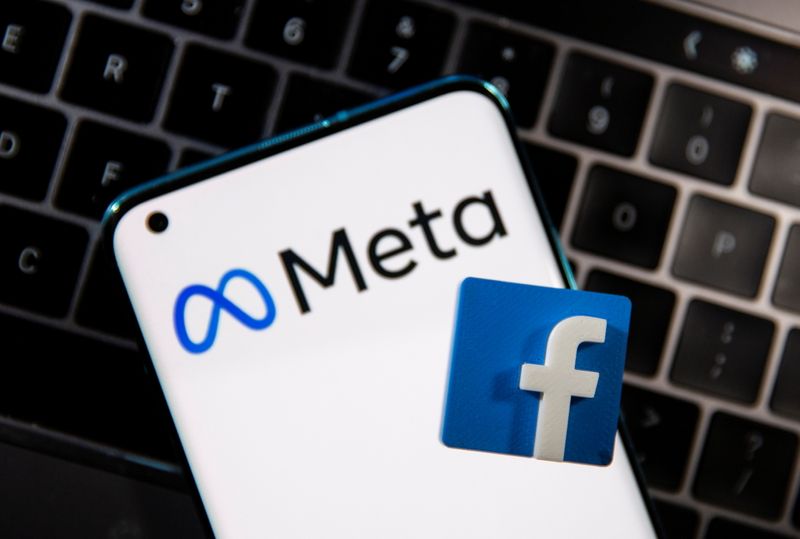 &copy; Reuters. フェイスブックは２８日、同日付で社名を「メタ」に変更すると発表した。共有された仮想環境を意味する「メタバース」を構築することに焦点を当て、ブランド名を変更するという。（２