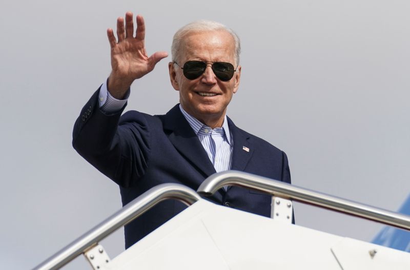 &copy; Reuters.  U.S. President Joe Biden boards Air Force One as he departs Washington on travel to Italy from Joint Base Andrews, Maryland, U.S., October 28, 2021. REUTERS/Kevin Lamarque