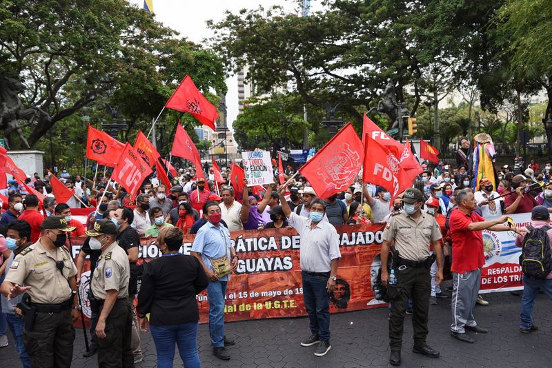 &copy; Reuters. Protesto contra alta do combustível em Guayaquil, no Equador
26/10/2021
REUTERS/Vicente Gaibor del Pino