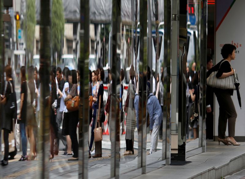 &copy; Reuters. FILE PHOTO: People are reflected in the windows of a dapartment store in a shopping district in Tokyo, Japan June 29, 2016.  REUTERS/Toru Hanai