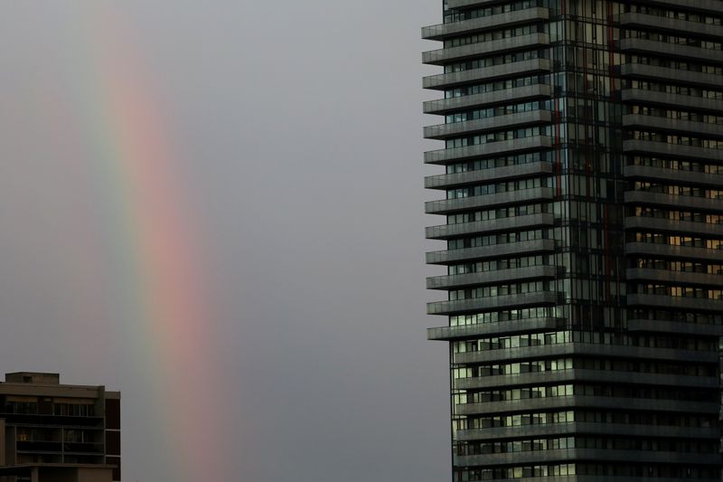 &copy; Reuters. FILE PHOTO: Rainbow appears past a condominium building in Toronto, Ontario, Canada October 16, 2021.  REUTERS/Chris Helgren 