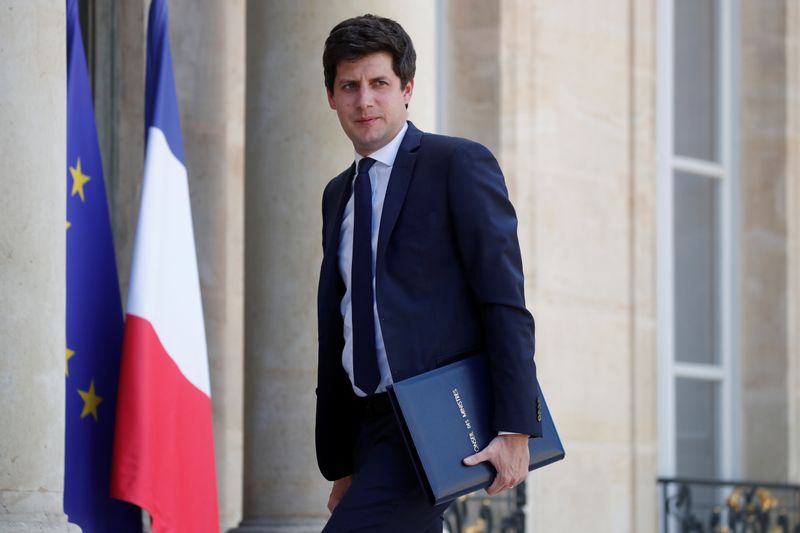 &copy; Reuters. Le système d'assurance des récoltes et d'indemnisation des agriculteurs face aux aléas climatiques qui tendent à se multiplier va être réformé d'ici la fin du quinquennat, a précisé vendredi le ministre de l'Agriculture et de l'Alimentation, Juli