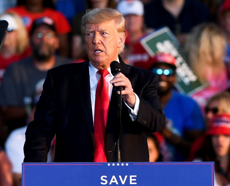 © Reuters. FILE PHOTO: Former U.S. President Trump holds his first post-presidency campaign rally at the Lorain County Fairgrounds in Wellington, Ohio, U.S., June 26, 2021. REUTERS/Gaelen Morse/File Photo