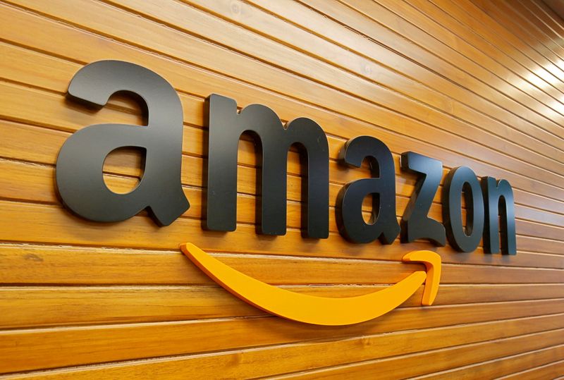 © Reuters. Logotipo da Amazon é retratado dentro do escritório da empresa, Índia,
 20/04/2018
REUTERS/Abhishek N. Chinnappa