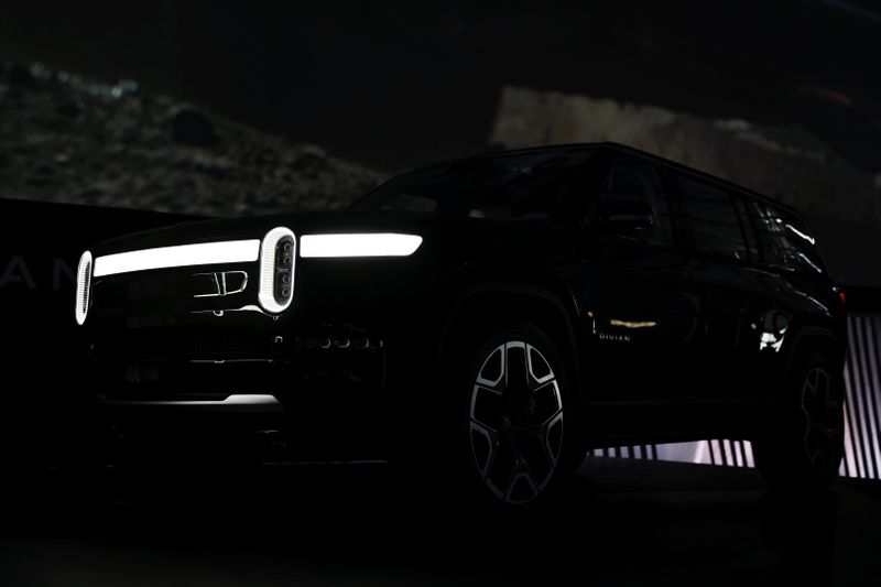 &copy; Reuters. FILE PHOTO: Rivian introduces all-electric R1S SUV at Los Angeles Auto Show in Los Angeles, California, U.S. November 27, 2018.  REUTERS/Mike Blake