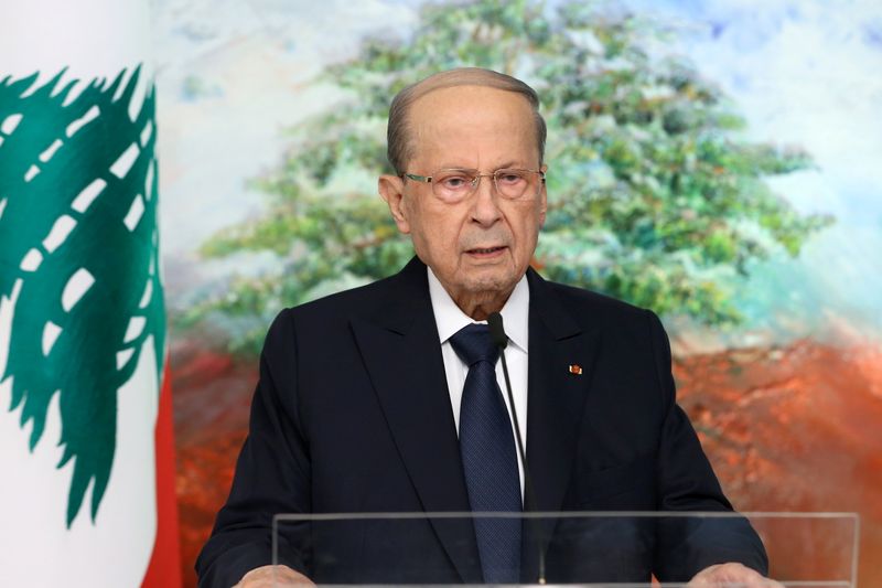 © Reuters. الرئيس اللبناني ميشال عون في صورة من الرئاسة اللبنانية حصلت عليها رويترز من طرف ثالث
