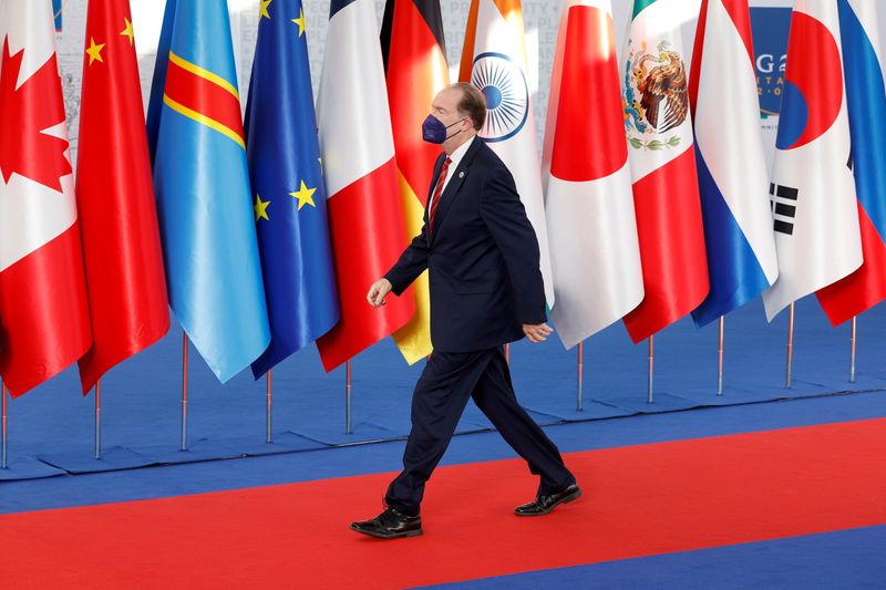 &copy; Reuters. FILE PHOTO: President of the World Bank David Malpass arrives for the G20 leaders summit in Rome, Italy October 30, 2021. REUTERS/Guglielmo Mangiapane