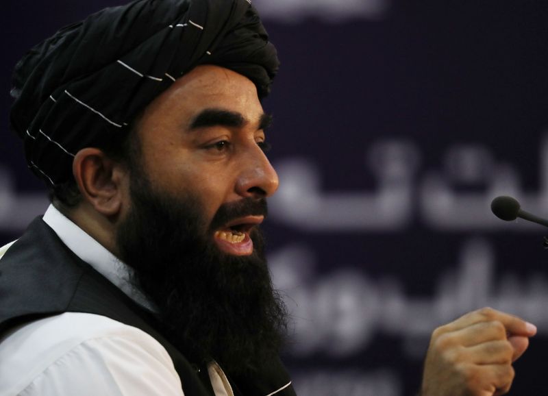 &copy; Reuters. ذبيح الله مجاهد المتحدث باسم حركة طالبان في صورة من أرشيف رويترز