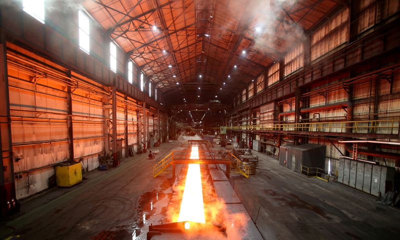 © Reuters. FILE PHOTO: Steam rolls off a slab of steel as it rolls down the line at the Novolipetsk Steel PAO steel mill in Farrell, Pennsylvania, U.S., March 9, 2018. REUTERS/Aaron Josefczyk/File Photo