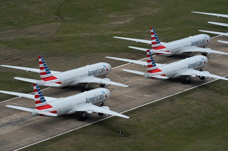 &copy; Reuters. طائرات ركاب تابعة لأمريكان إيرلاينز في مطار تولسا الدولي بولاية أوكلاهوما في صورة من أرشيف رويترز.
