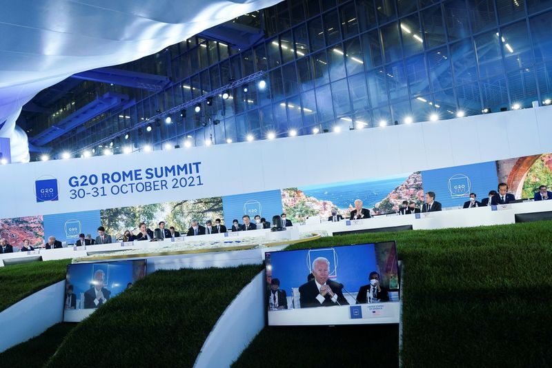 © Reuters. U.S. President Joe Biden speaks during an event on global supply chain resilience through the coronavirus disease (COVID-19) pandemic and recovery, on the sidelines of the G20 leaders' summit in Rome, Italy October 31, 2021. REUTERS/Kevin Lamarque