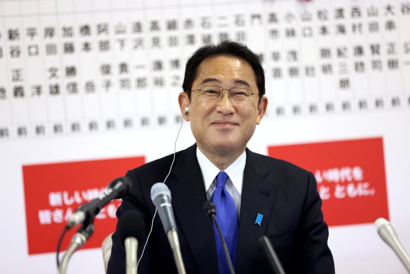 © Reuters. Japan's Prime Minister and ruling Liberal Democratic Party leader Fumio Kishida smiles as he joins a live interview with news channels individually after Japan's general election, at the party headquarters, in Tokyo, Japan, October 31, 2021. Behrouz Mehri/Pool via REUTERS