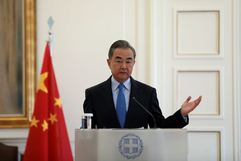 &copy; Reuters.     中国外務省の報道官は３１日、米情報機関が公表した新型コロナウイルスの発生源に関する最新の報告書について、非科学的で信頼性に欠けると指摘した。写真は王毅・国務委員兼外相