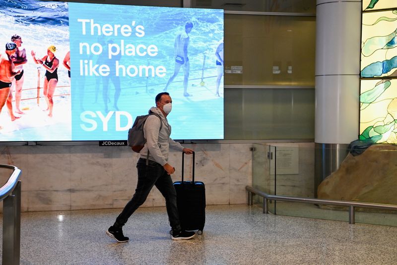 &copy; Reuters. L'Australie a assoupli lundi ses restrictions frontalières pour la première fois depuis le début de la crise sanitaire du coronavirus, permettant à certains groupes de personnes vaccinées de voyager librement. /Photo prise le 1er novembre 2021/REUTER