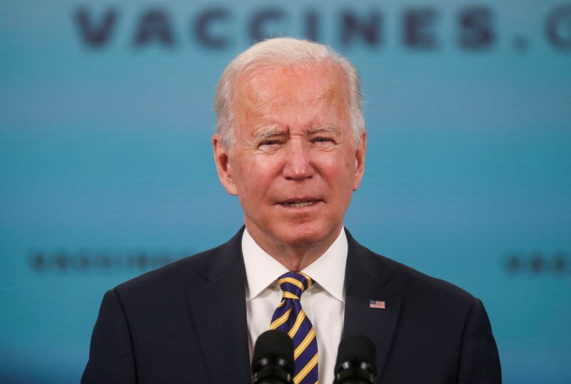 &copy; Reuters. FILE PHOTO: U.S. President Joe Biden delivers an update on the administration's coronavirus disease (COVID-19) response and the vaccination program during remarks at the White House in Washington, U.S., October 14, 2021. REUTERS/Leah Millis/File Photo