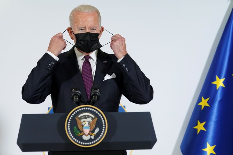 &copy; Reuters. Le président américain Joe Biden a été testé négatif au COVID-19 dimanche, a déclaré une porte-parole de la Maison blanche. /Photo prise le 31 octobre 2021/REUTERS/Kevin Lamarque