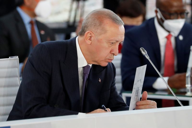 &copy; Reuters. الرئيس التركي رجب طيب أردوغان يشارك في اجتماع لقمة العشرين في العاصمة الإيطالية روما يوم 30 أكتوبر تشرين الأول 2021. تصوير: ريمو كازيللي - رويتر