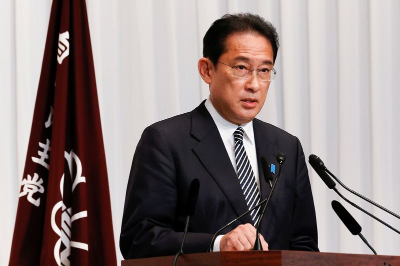 &copy; Reuters. Primeiro-ministro do Japão, Fumio Kishida, durante entrevista coletiva em Tóquio
01/11/2021 Rodrigo Reyes Marin/Pool via REUTERS