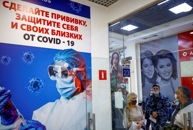 Russia counts cost of missteps, vaccine refusals as COVID tide keeps rising