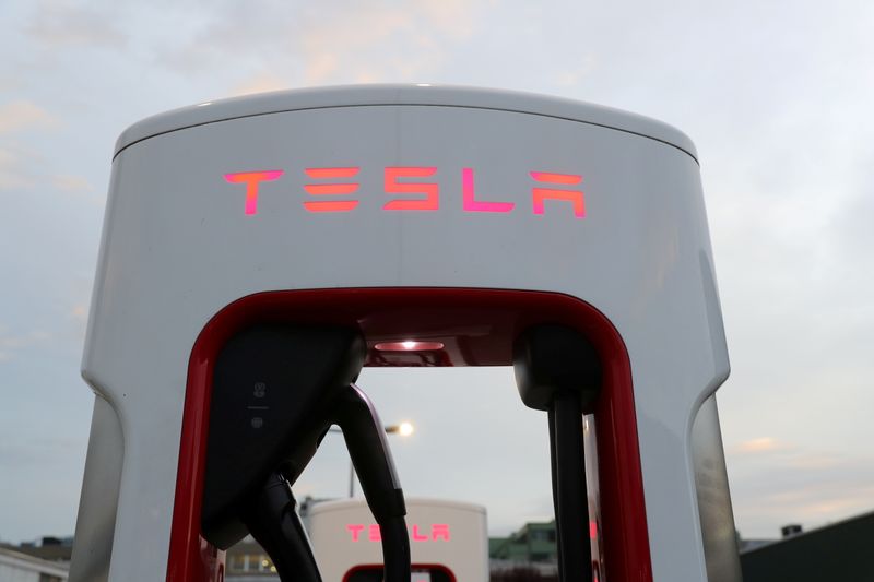 &copy; Reuters. FILE PHOTO: A Tesla Supercharger station is seen in Dietikon, Switzerland October 21, 2020. REUTERS/Arnd Wiegmann/File Photo