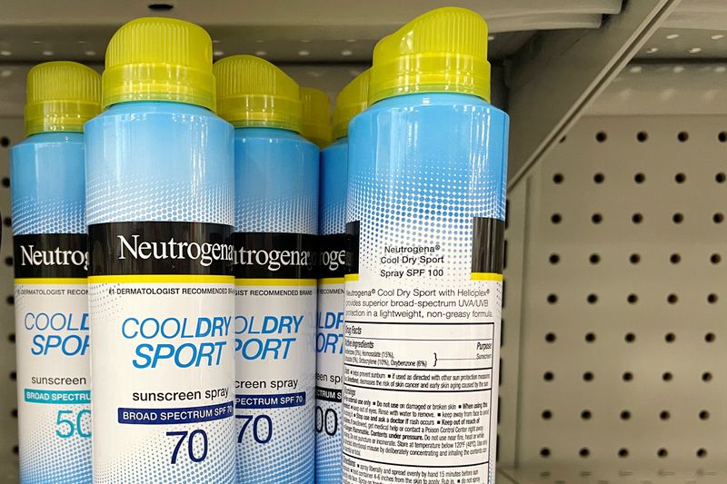 &copy; Reuters. Johnson & Johnson’s Neutrogena Cool Dry Sport sunscreen, which is part of a voluntary recall of five Neutrogena and Aveeno brand aerosol sunscreen products after a cancer-causing chemical was detected in some samples, sits on a shelf at a store in Glouc