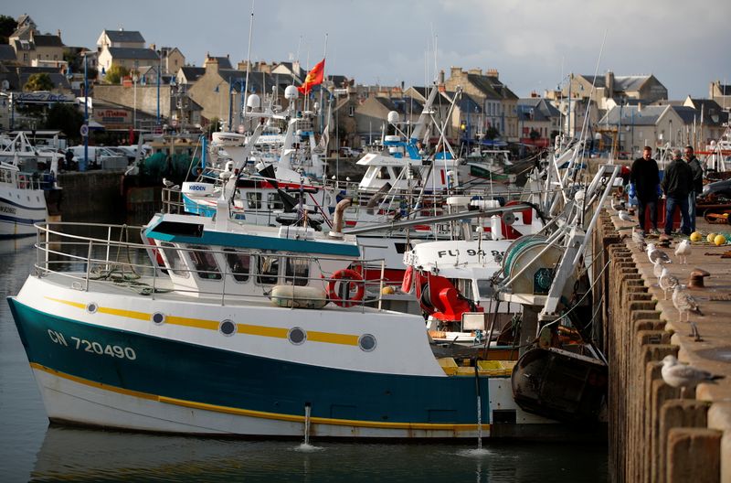 © Reuters. Fishermen gather near trawlers at the fishing port in Port-en-Bessin-Huppain, France, November 1, 2021. REUTERS/Stephane Mahe