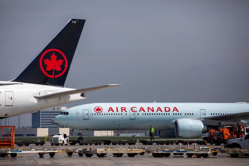 Air Canada revenue beats on border reopening, travel rebound