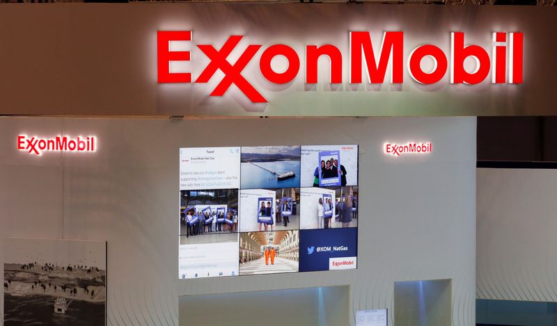 &copy; Reuters. FILE PHOTO: Logos of ExxonMobil are seen in its booth at Gastech, the world's biggest expo for the gas industry, in Chiba, Japan April 4, 2017. REUTERS/Toru Hanai