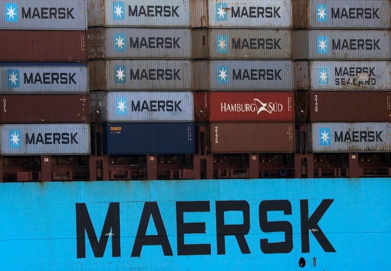 &copy; Reuters. 海運大手ＡＰモラー・マースクが２日発表した第３・四半期決算は、大幅増益だった。港の混雑でコンテナ貨物取扱量が減ったものの、海上運賃の高騰が寄与した。スエズ運河で７月撮影。