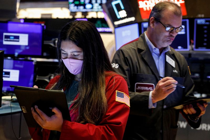 &copy; Reuters. FILE PHOTO: Traders work on the floor of the New York Stock Exchange (NYSE) in New York City, U.S., October 19, 2021.  REUTERS/Brendan McDermid