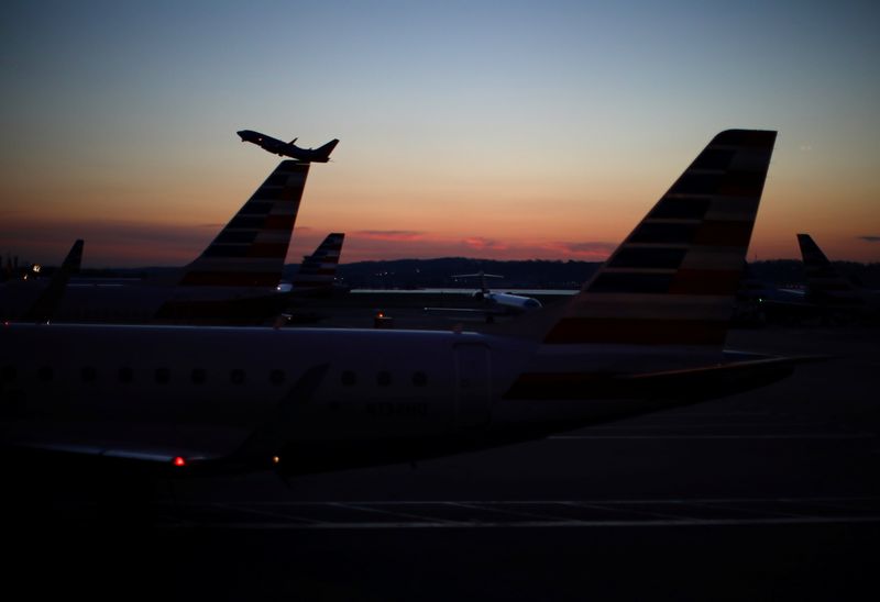 &copy; Reuters. FILE PHOTO: An airplane takes off from the Ronald Reagan National Airport as air traffic is affected by the spread of the coronavirus disease (COVID-19), in Washington, U.S., March 18, 2020. REUTERS/Carlos Barria