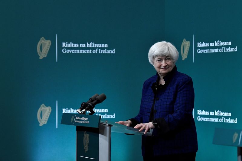 &copy; Reuters. La secretaria del Tesoro de Estados Unidos, Janet Yellen, durante una conferencia de prensa conjunta con el ministro de Finanzas irlandés, Paschal Donohoe, en Dublín, Irlanda, Noviembre 1, 2021. REUTERS/Clodagh Kilcoyne