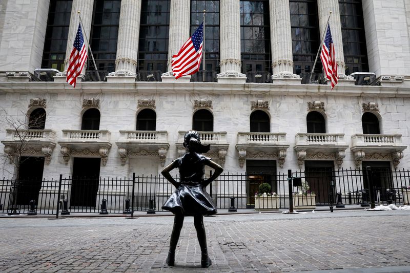 &copy; Reuters. 米国株式市場は主要株価指数が軒並み終値の最高値を更新した。２月撮影（２０２１年　ロイター/Brendan McDermid）