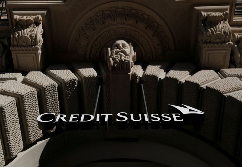 &copy; Reuters. FOTO DE ARCHIVO: El logotipo del banco suizo Credit Suisse en su sede en la plaza Paradeplatz en Zúrich, Suiza 1 de octubre de 2019. REUTERS/Arnd Wiegmann