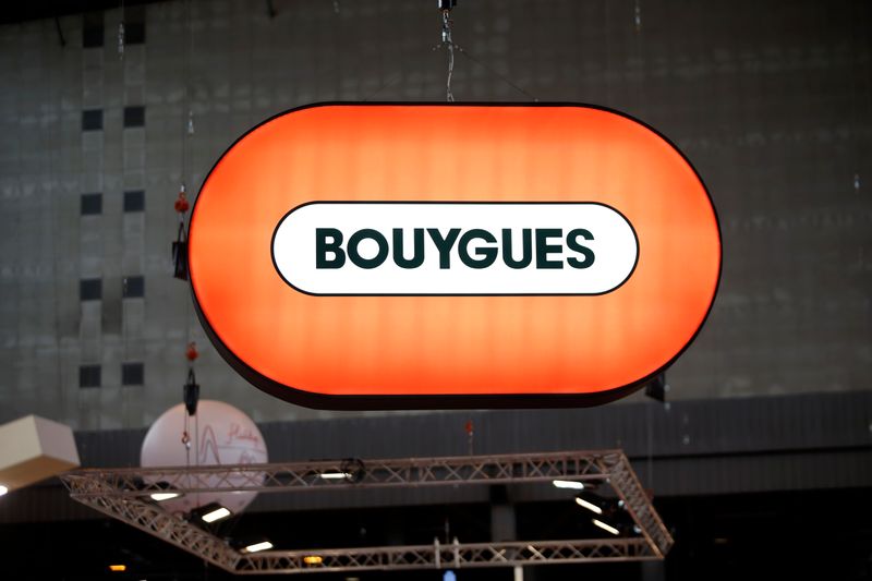 © Reuters. FILE PHOTO: A Bouygues company logo is seen at the World Efficiency congress in Paris, France, October 14, 2015. REUTERS/Charles Platiau