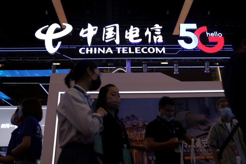 &copy; Reuters. 　１１月３日、中国工業情報化省は、米政府の中国電信（チャイナテレコム）米国事業免許の取り消しに「断固反対」すると表明し、撤回を求めた。写真は中国電信のロゴ。北京の展示会で